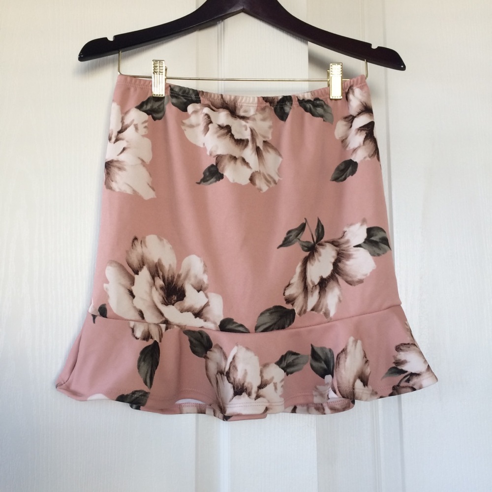 NWT Charlotte Russe floral ruffle mini skirt large